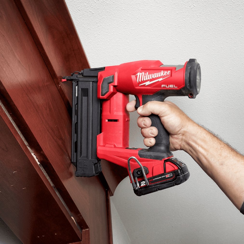 Máy bắn đinh dùng pin Milwaukee M18 FN18GS-0X0 (Chưa pin và sạc)